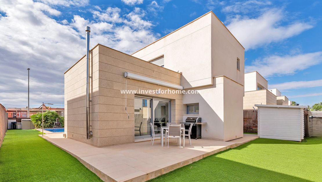 Sale - Villa - Orihuela Costa - Vistabella Golf