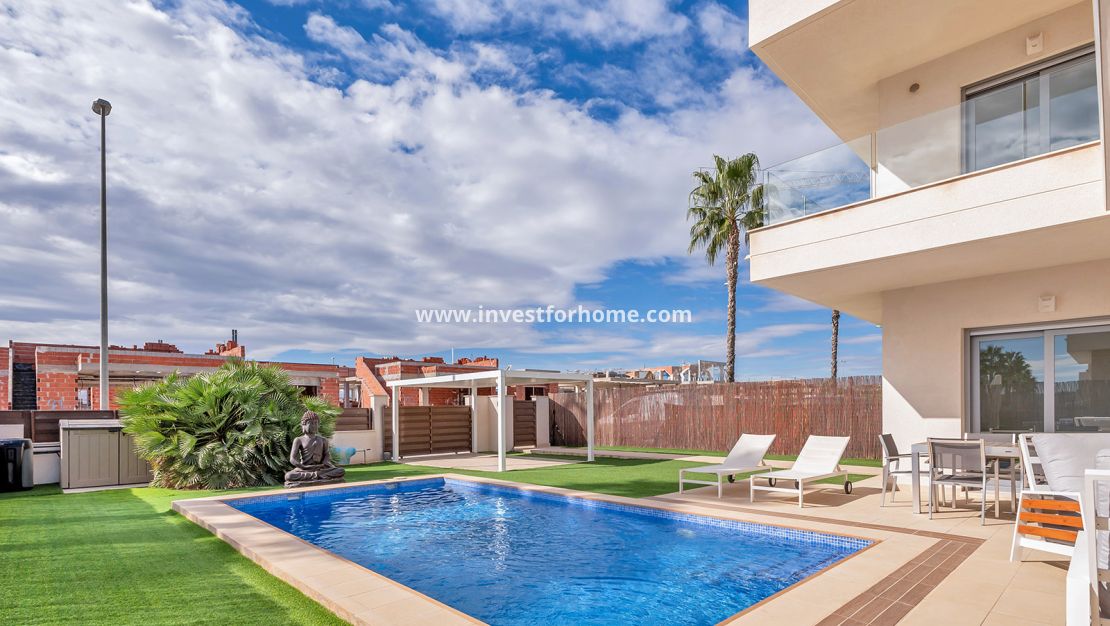 Sale - Villa - Orihuela Costa - Vistabella Golf