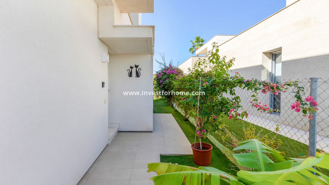 Sale - Villa - Orihuela Costa - Vistabella Golf