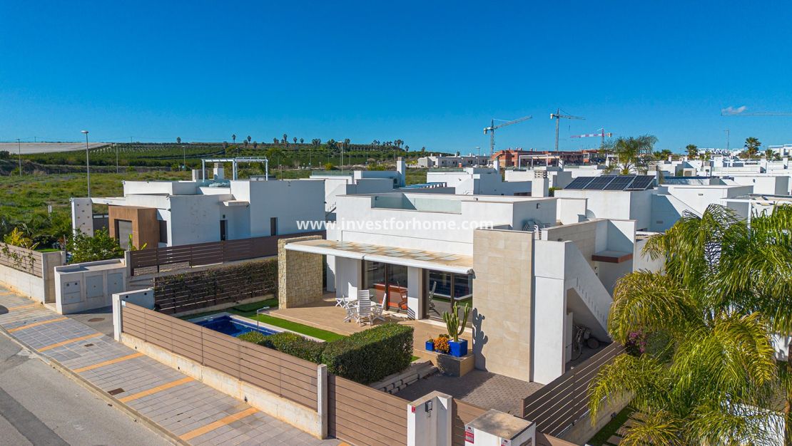 Sale - Villa - Orihuela Costa - Vistabella Golf