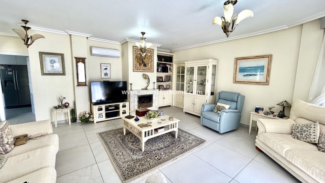 Sale - Villa - Pinar de Campoverde - Inland