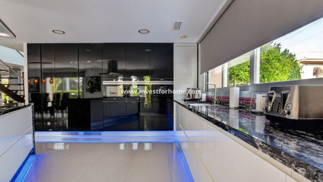 Sale - Villa - Pinar de Campoverde - Inland