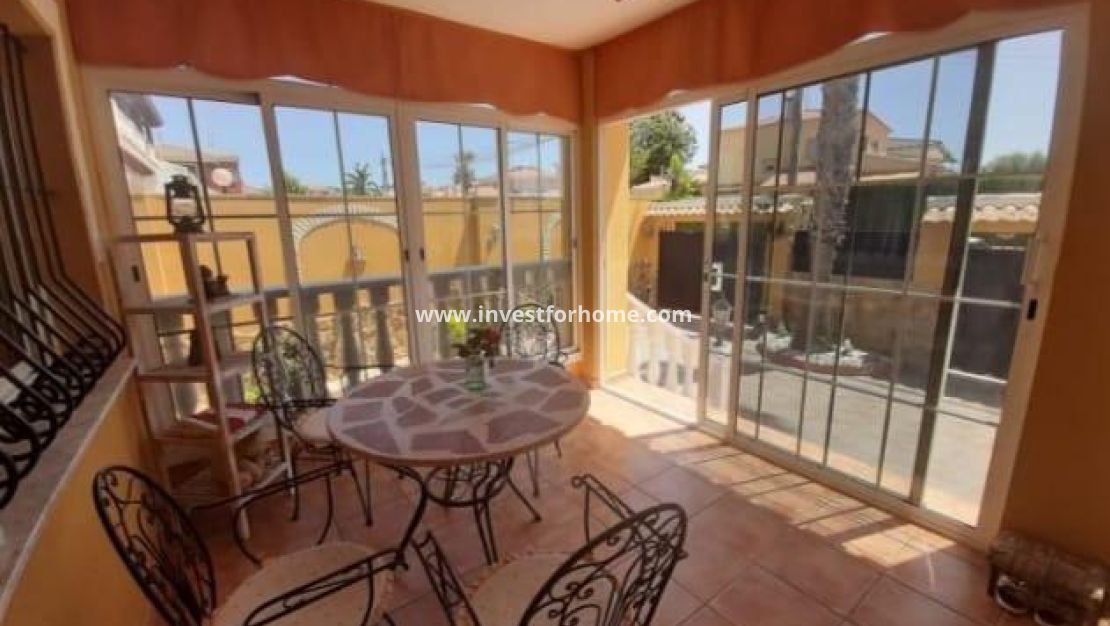 Sale - Villa - Torrevieja - aguas nuevas