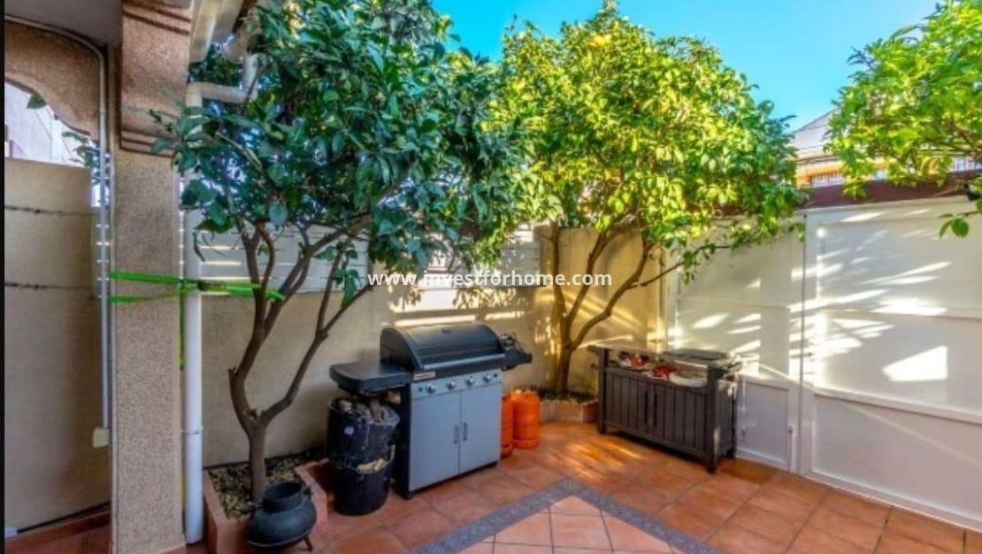 Sale - Villa - Torrevieja - aguas nuevas