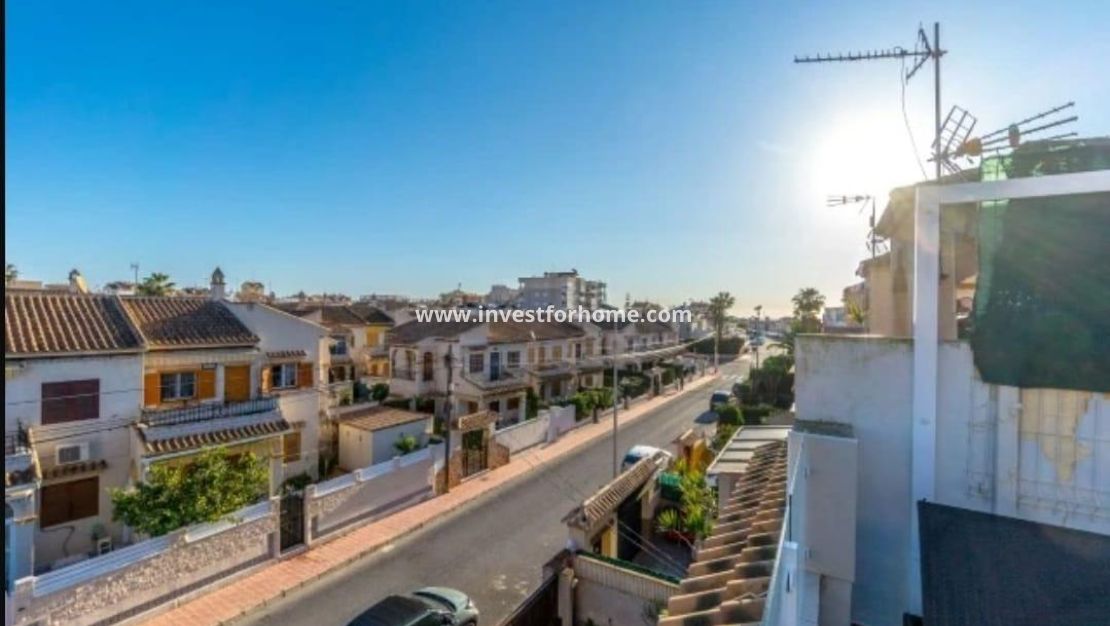Sale - Villa - Torrevieja - aguas nuevas