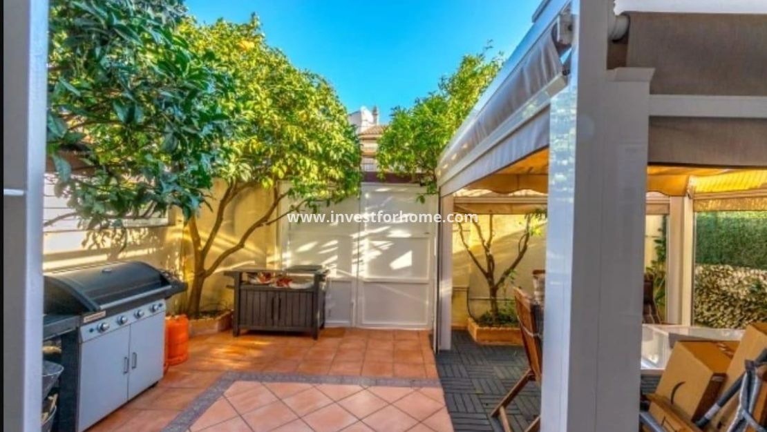 Sale - Villa - Torrevieja - aguas nuevas