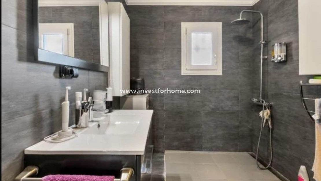 Sale - Villa - Torrevieja - aguas nuevas