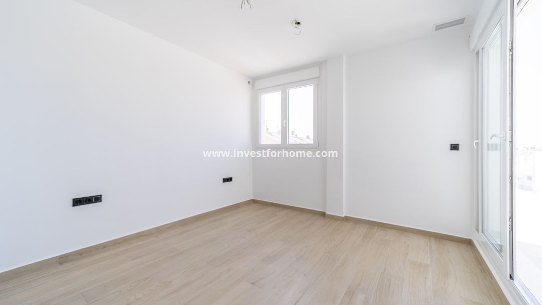 Sale - Villa - Torrevieja - aguas nuevas