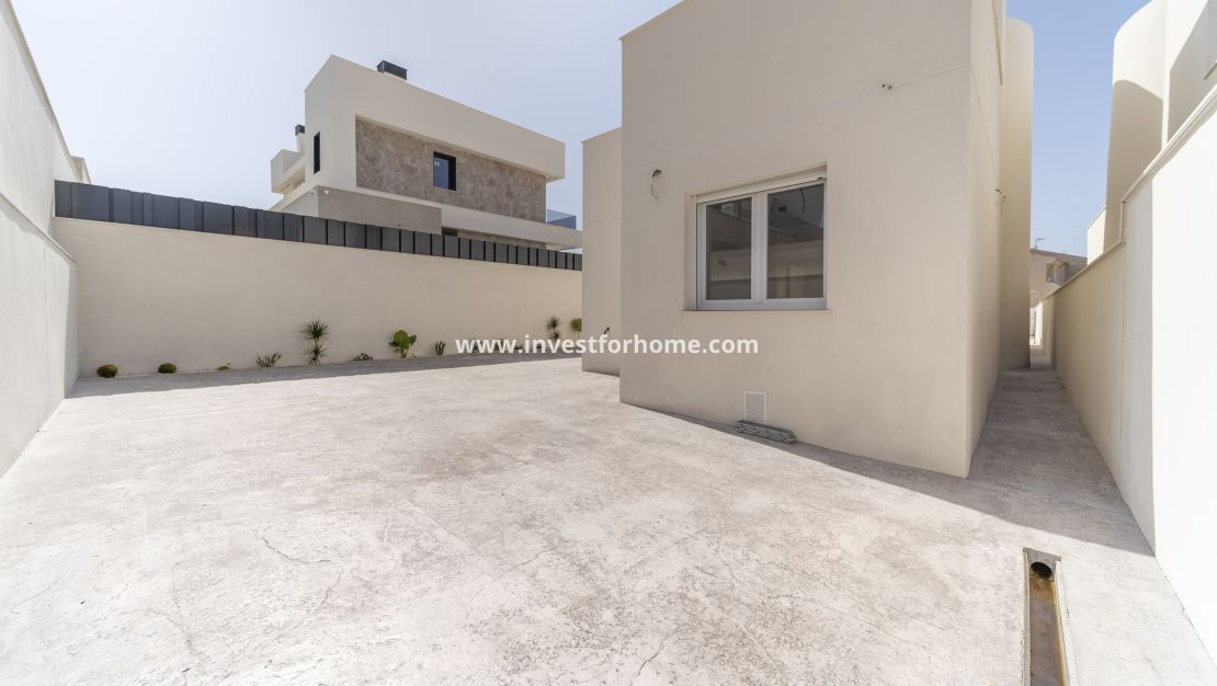 Sale - Villa - Torrevieja - aguas nuevas