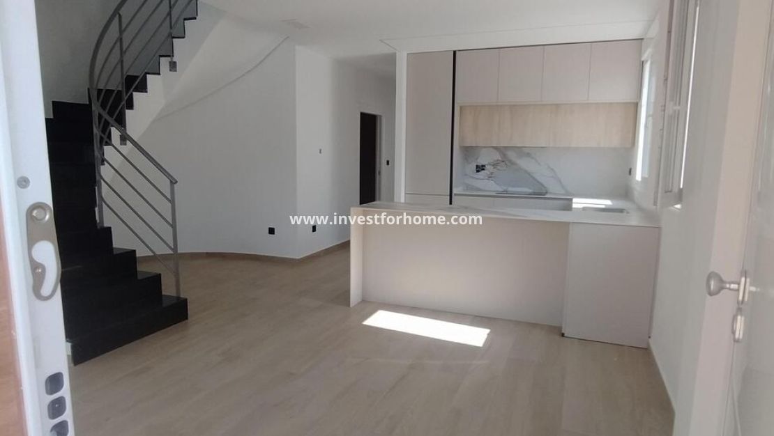 Sale - Villa - Torrevieja - aguas nuevas