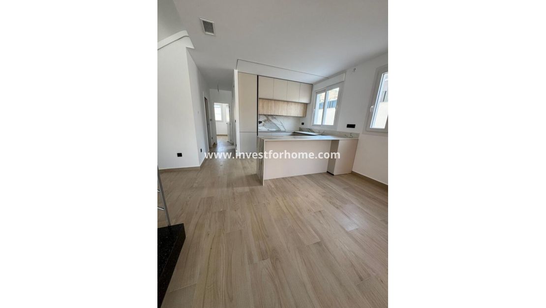 Sale - Villa - Torrevieja - aguas nuevas