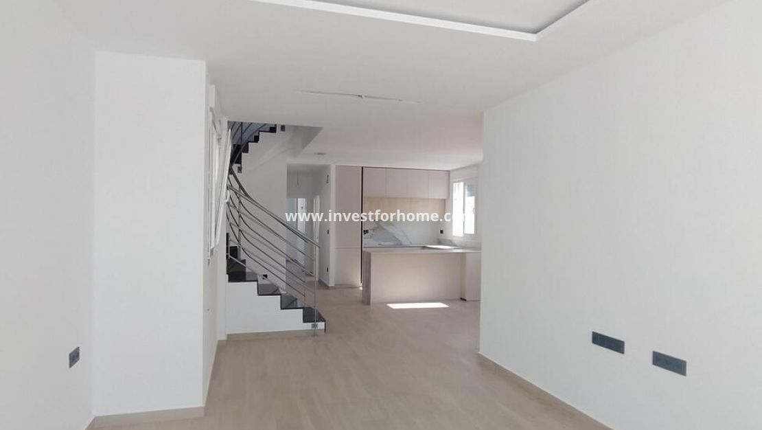 Sale - Villa - Torrevieja - aguas nuevas