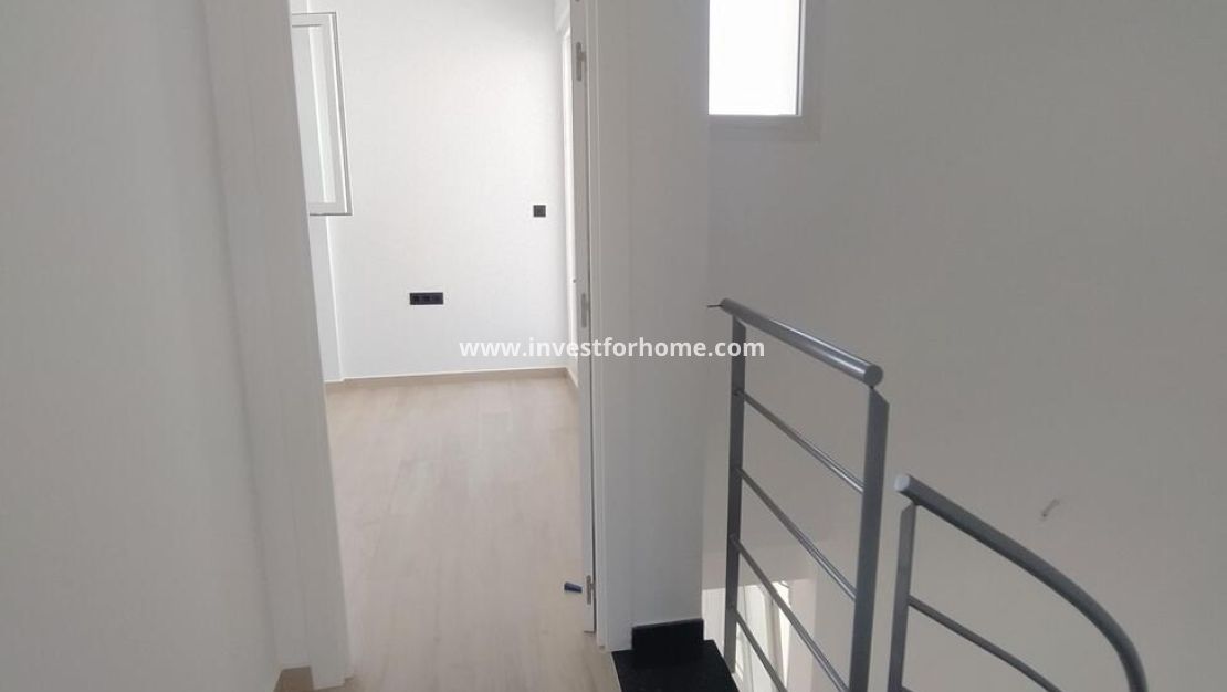 Sale - Villa - Torrevieja - aguas nuevas