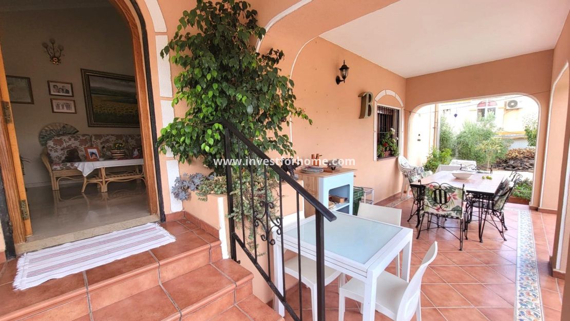 Sale - Villa - Torrevieja - aguas nuevas