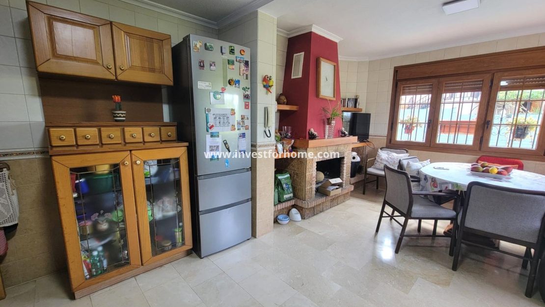 Sale - Villa - Torrevieja - aguas nuevas