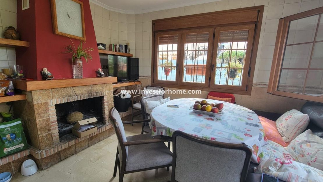 Sale - Villa - Torrevieja - aguas nuevas