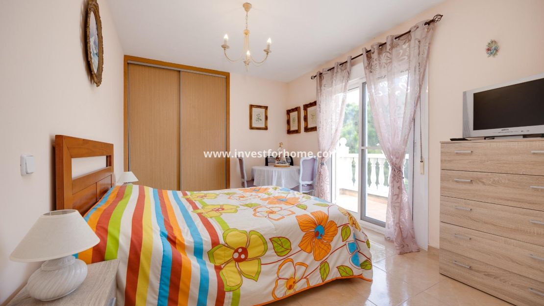 Sale - Villa - Torrevieja - aguas nuevas