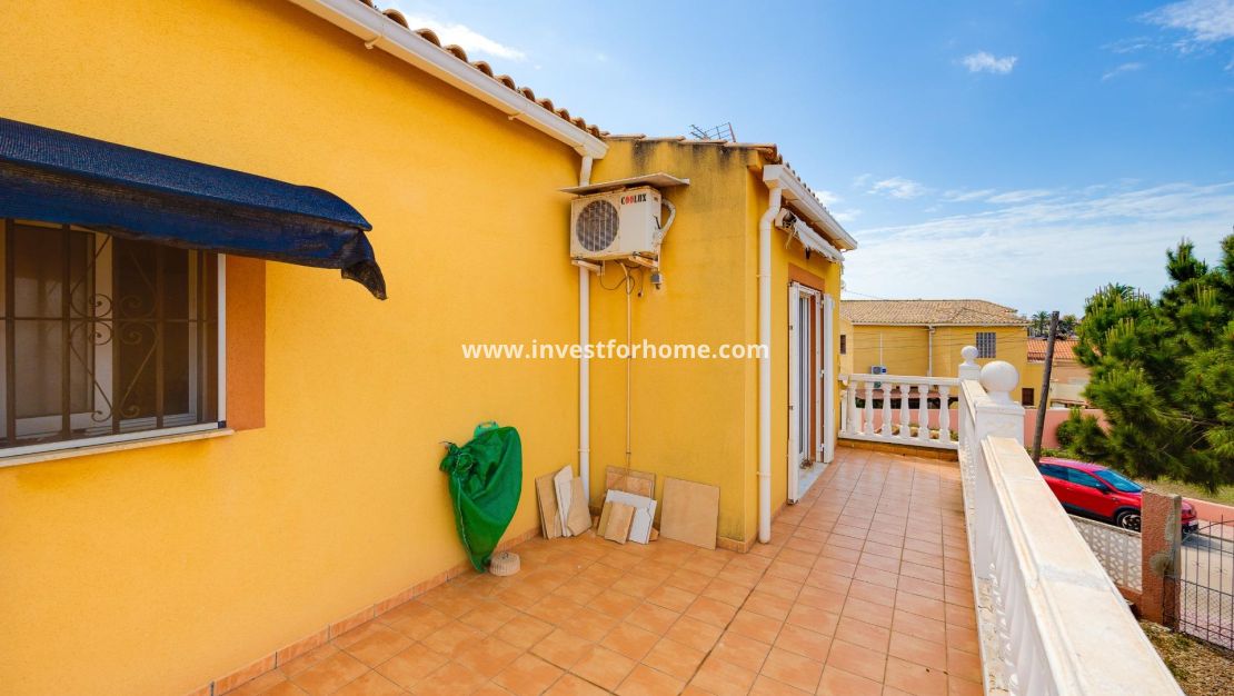 Sale - Villa - Torrevieja - aguas nuevas