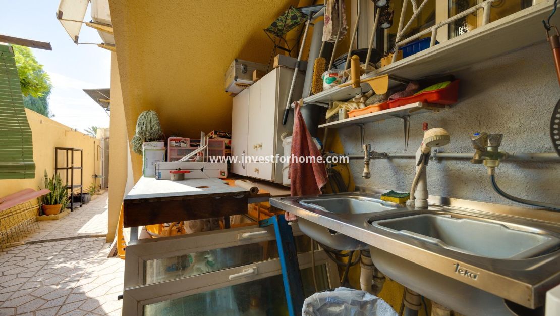 Sale - Villa - Torrevieja - aguas nuevas