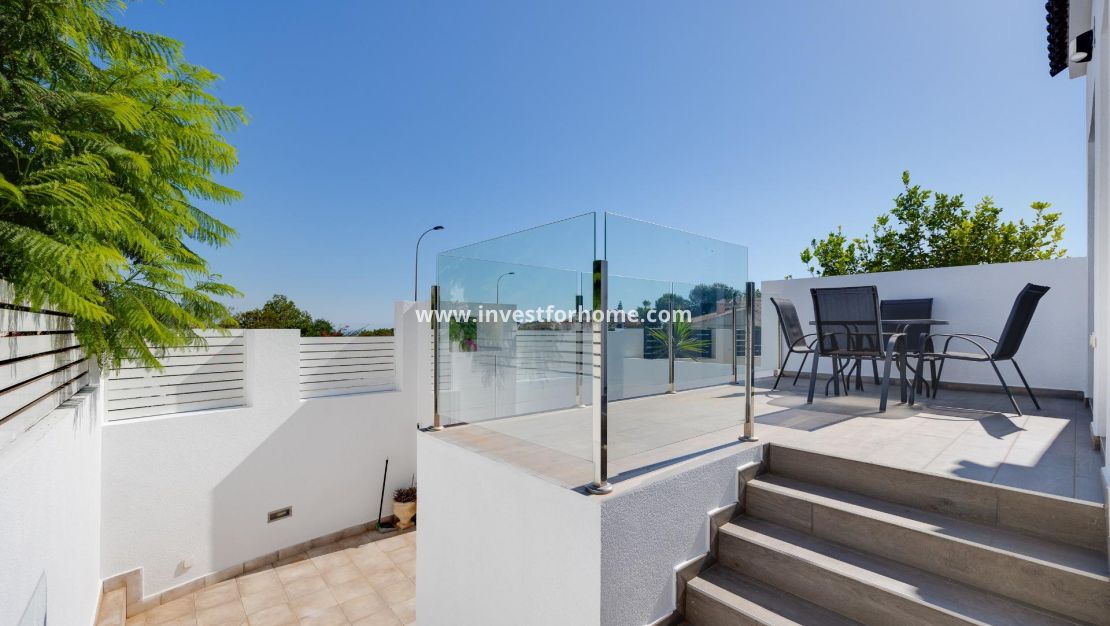 Sale - Villa - Torrevieja - aguas nuevas