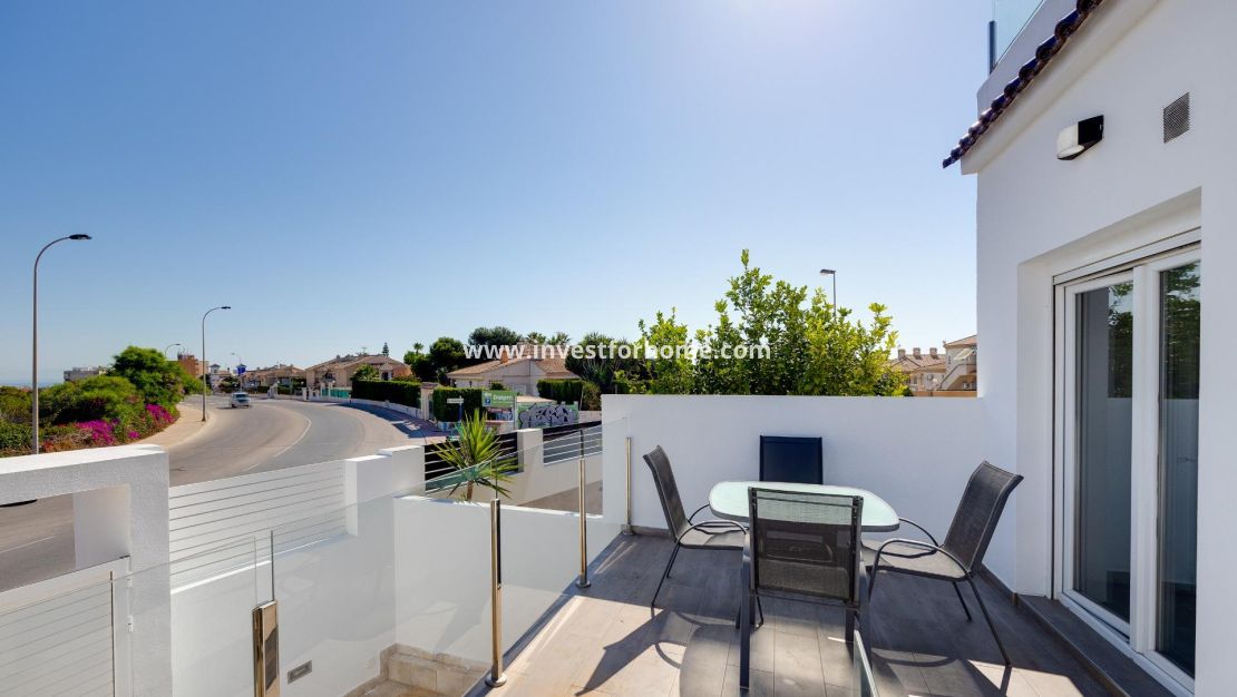Sale - Villa - Torrevieja - aguas nuevas