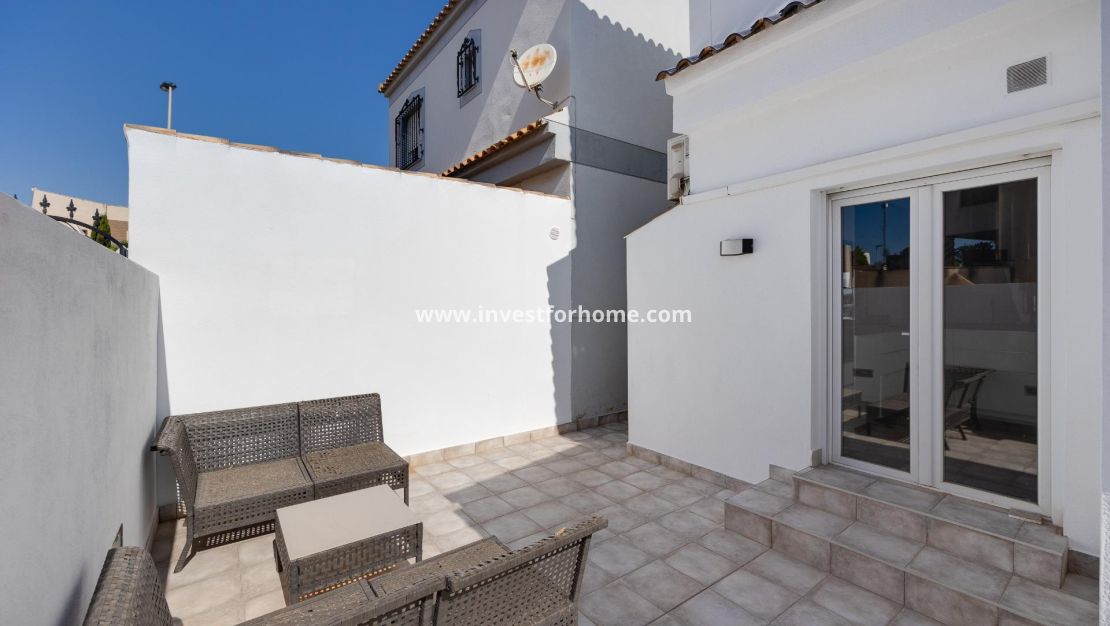 Sale - Villa - Torrevieja - aguas nuevas