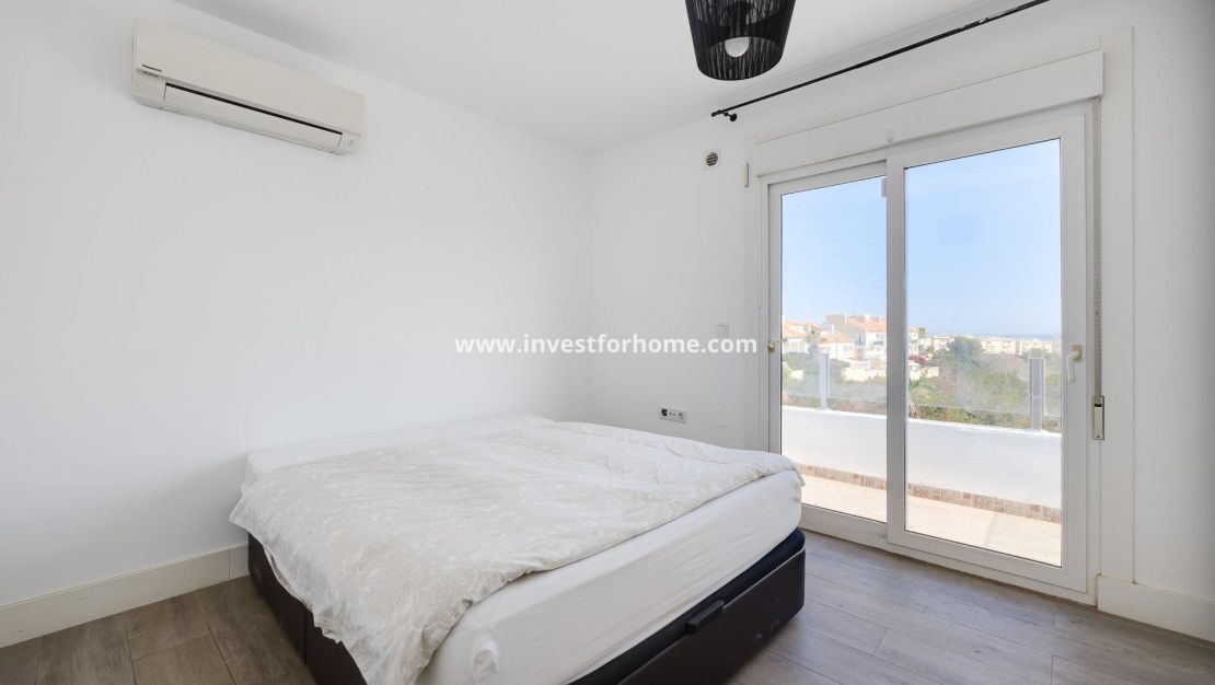 Sale - Villa - Torrevieja - aguas nuevas