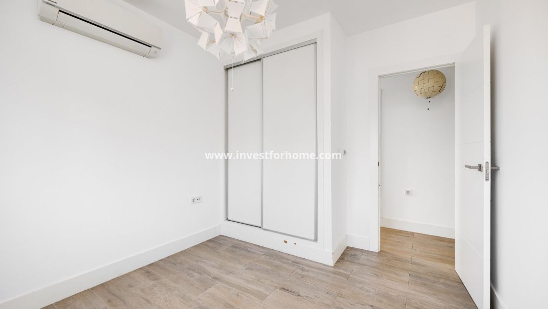 Sale - Villa - Torrevieja - aguas nuevas