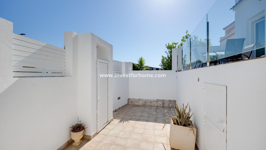 Sale - Villa - Torrevieja - aguas nuevas