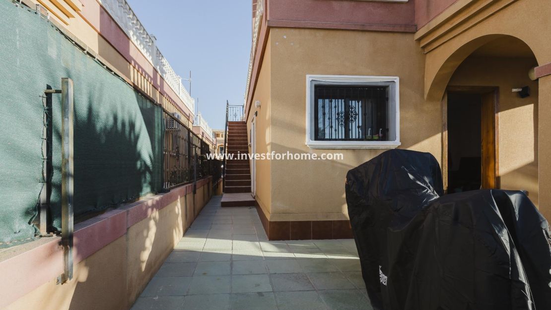 Sale - Villa - Torrevieja - aguas nuevas