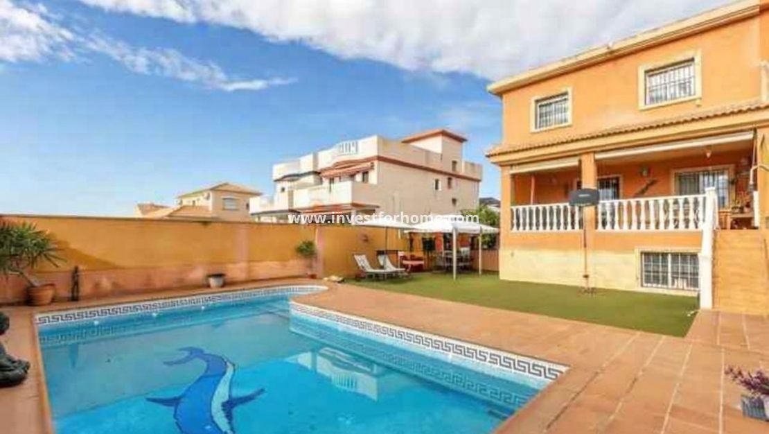 Sale - Villa - Torrevieja - aguas nuevas