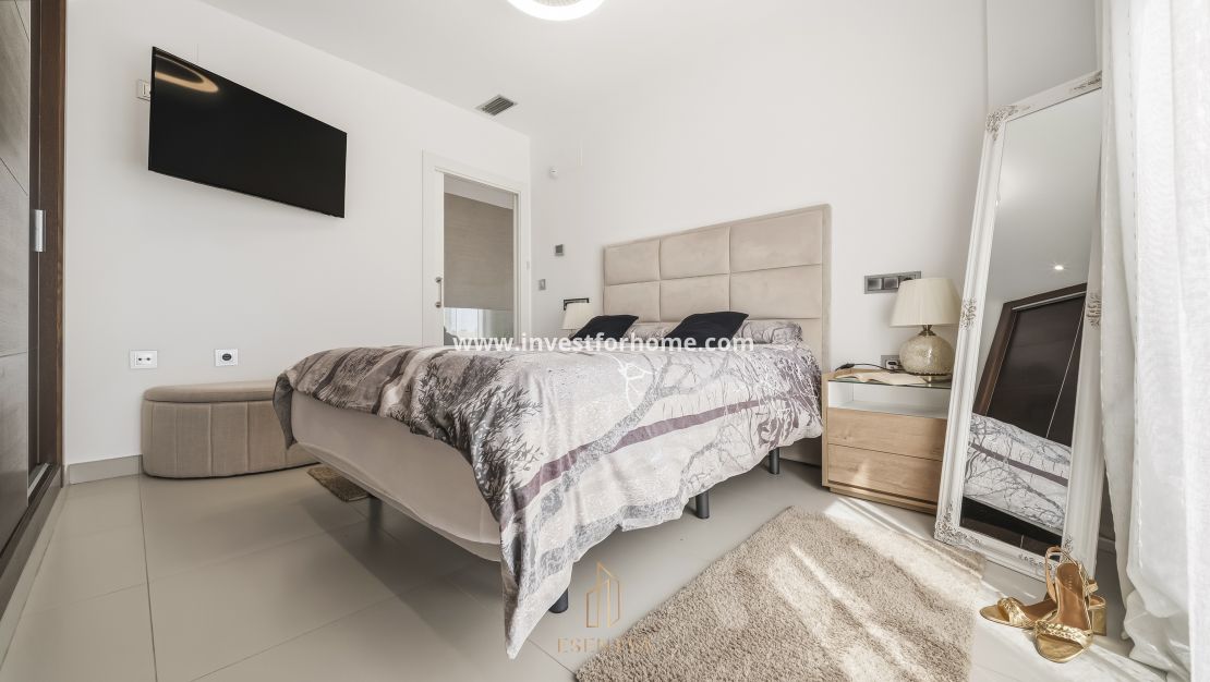 Sale - Villa - Torrevieja - aguas nuevas