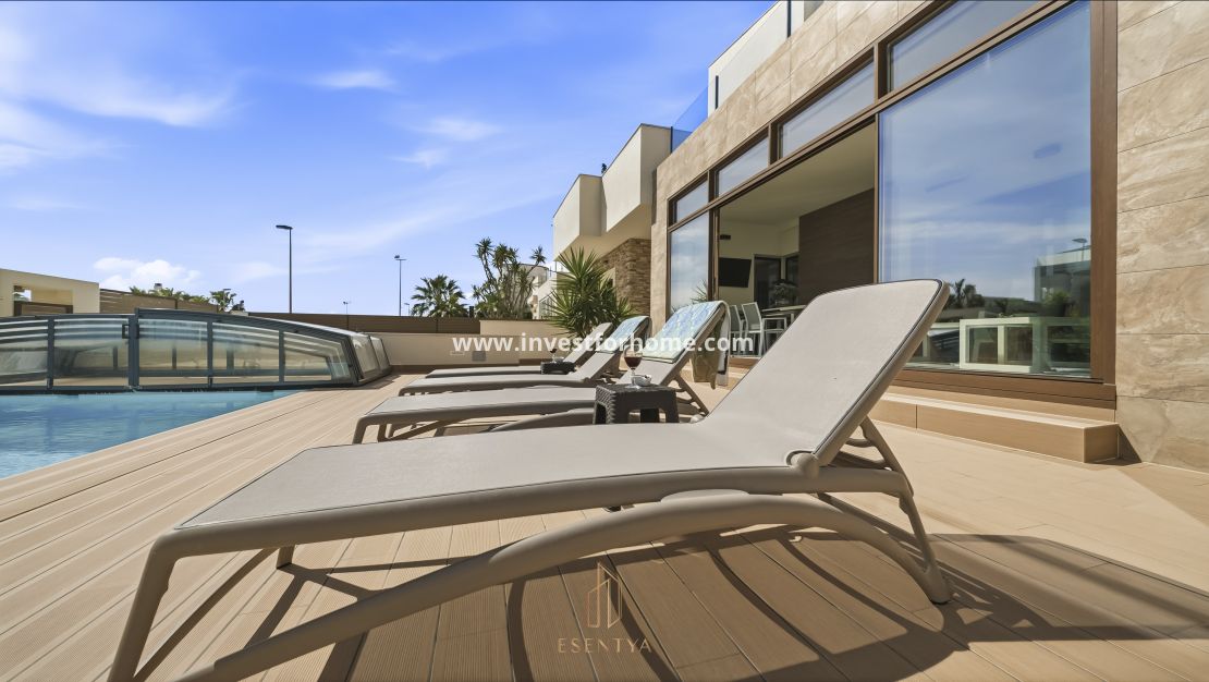 Sale - Villa - Torrevieja - aguas nuevas