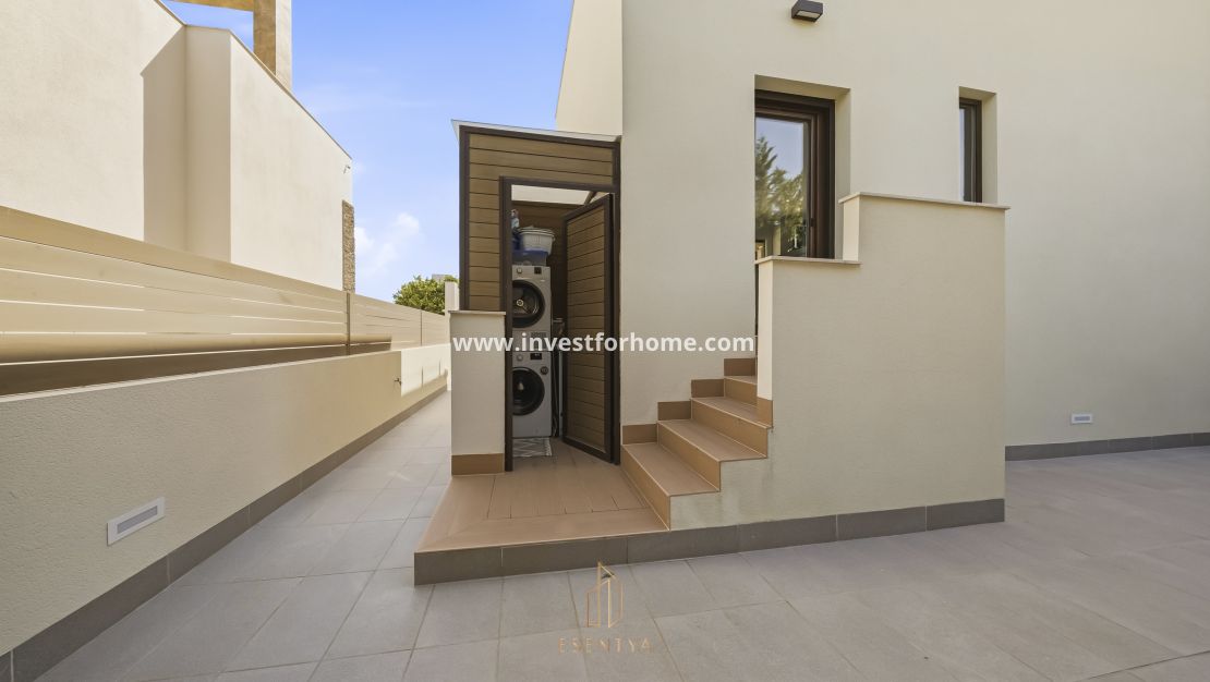 Sale - Villa - Torrevieja - aguas nuevas