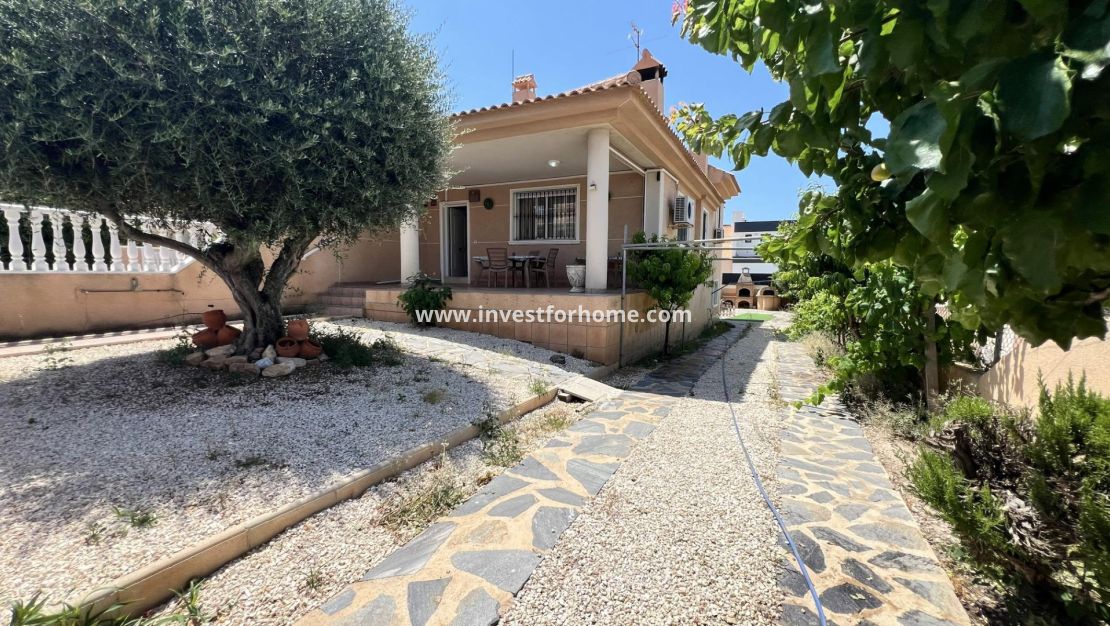 Sale - Villa - Torrevieja - aguas nuevas
