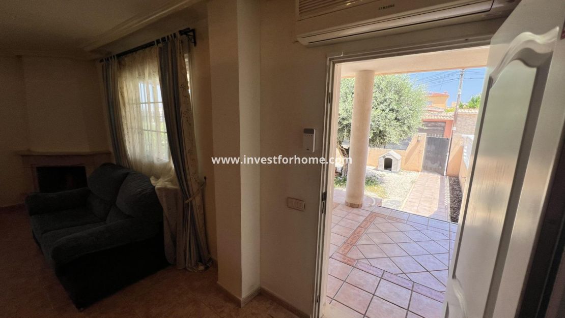 Sale - Villa - Torrevieja - aguas nuevas