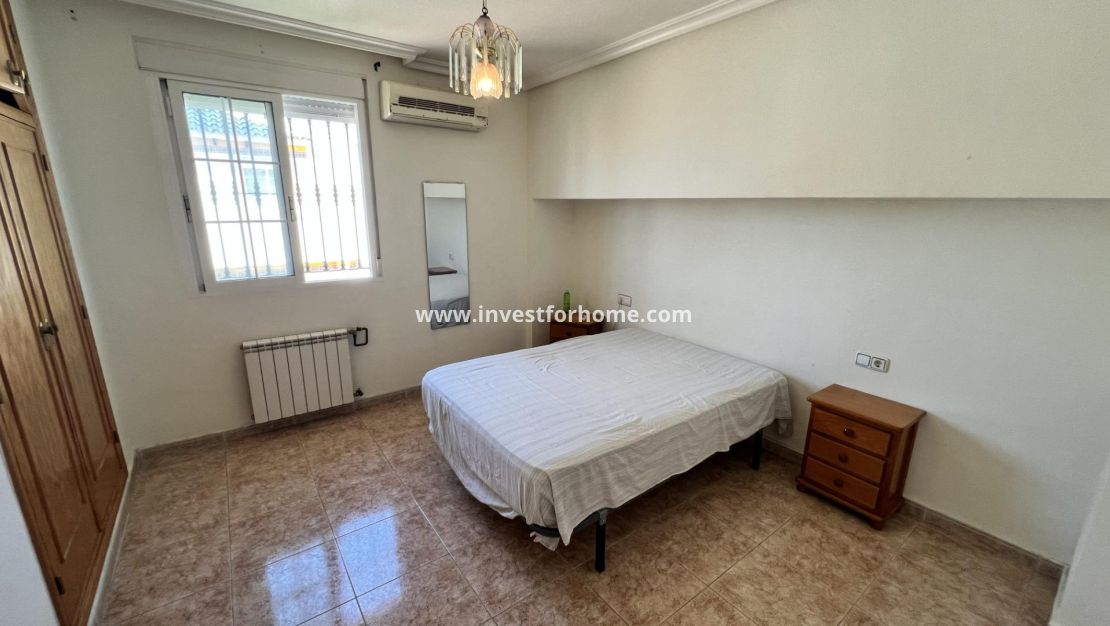 Sale - Villa - Torrevieja - aguas nuevas