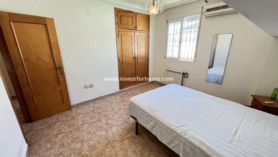 Sale - Villa - Torrevieja - aguas nuevas
