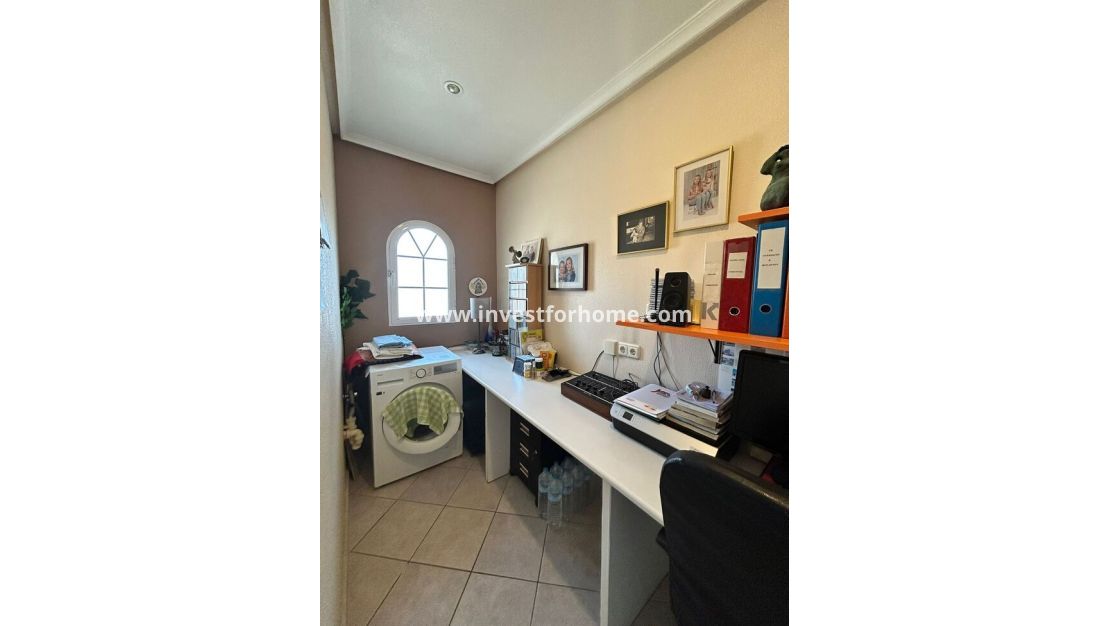 Sale - Villa - Torrevieja - aguas nuevas