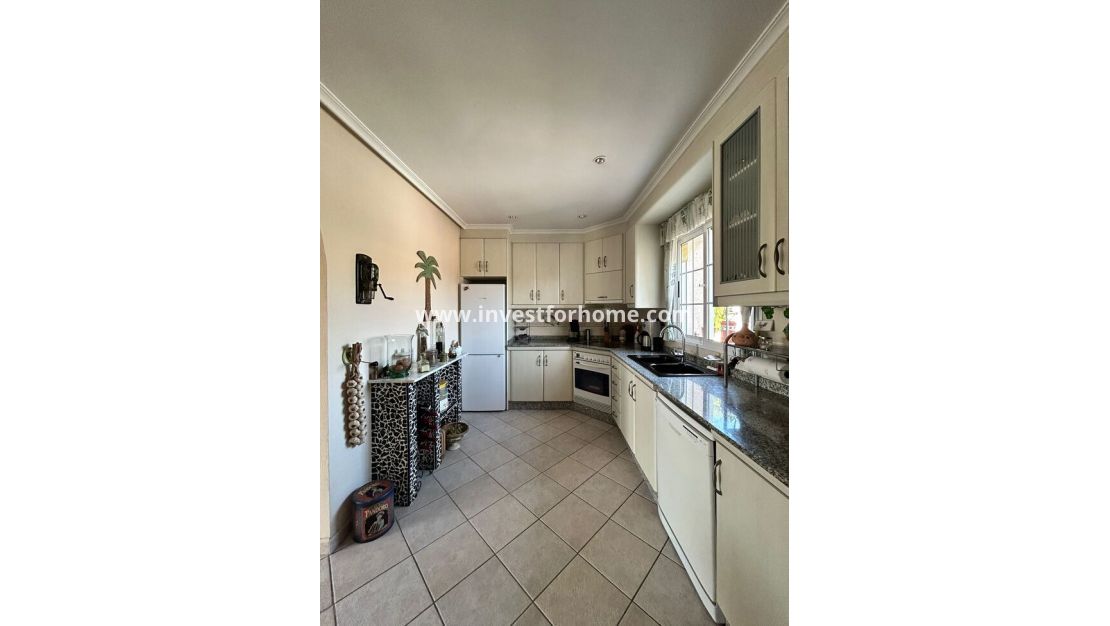 Sale - Villa - Torrevieja - aguas nuevas