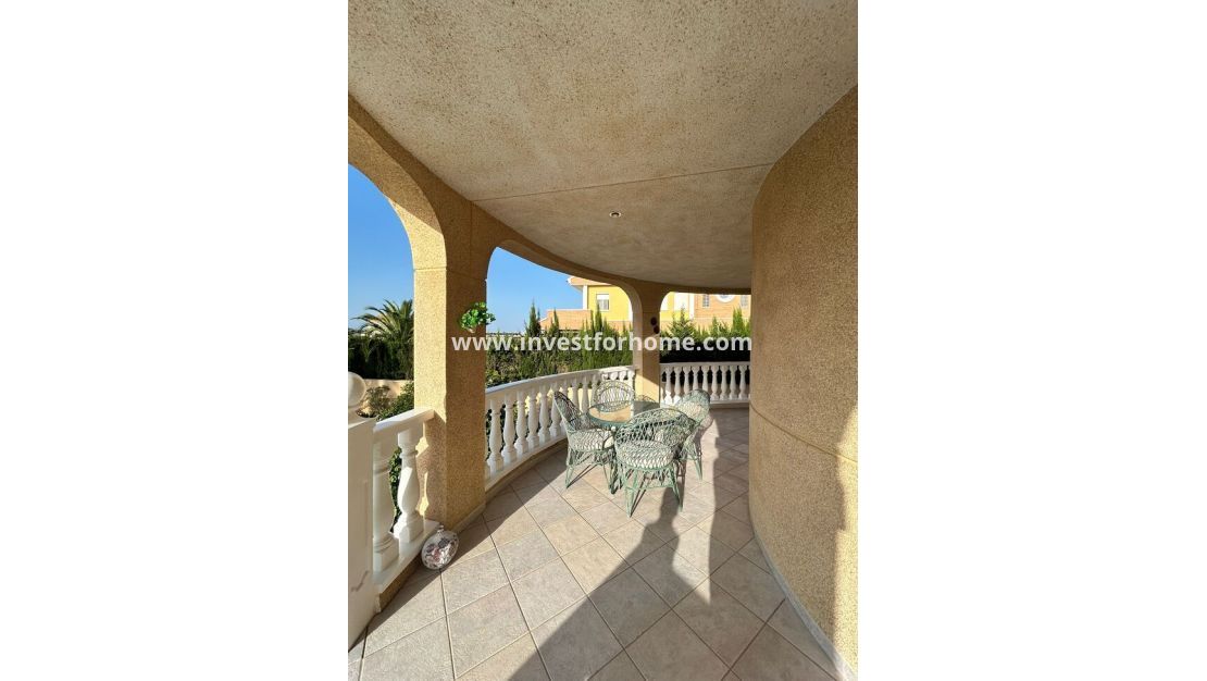 Sale - Villa - Torrevieja - aguas nuevas