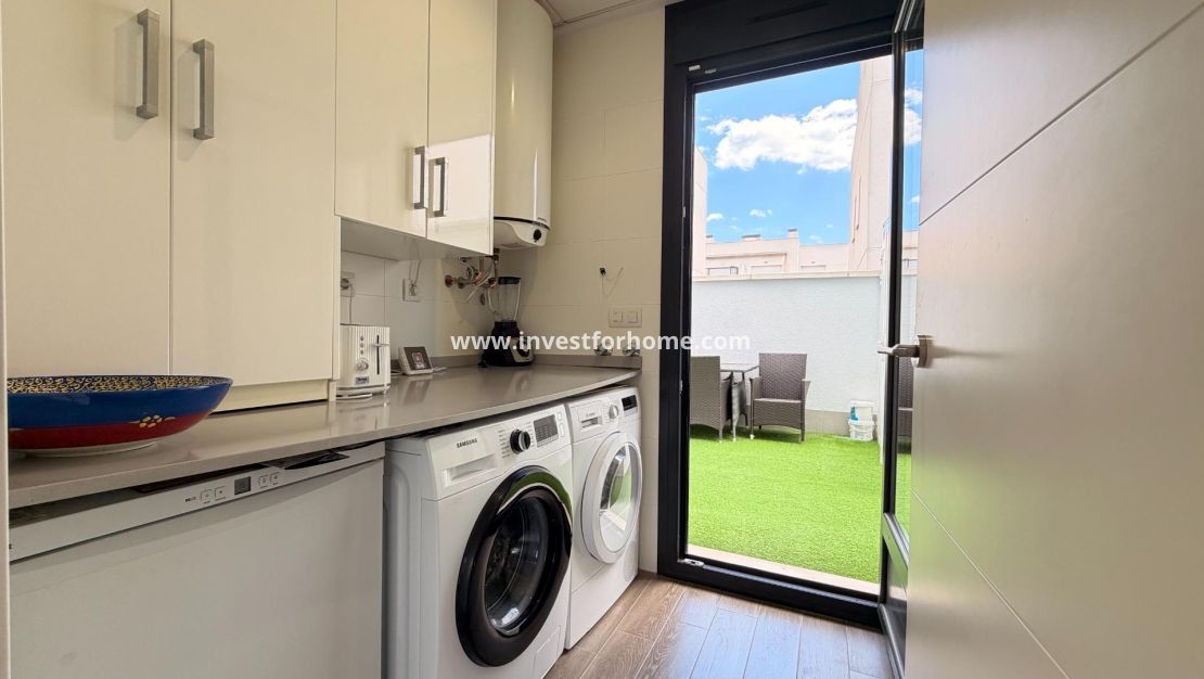 Sale - Villa - Torrevieja - aguas nuevas