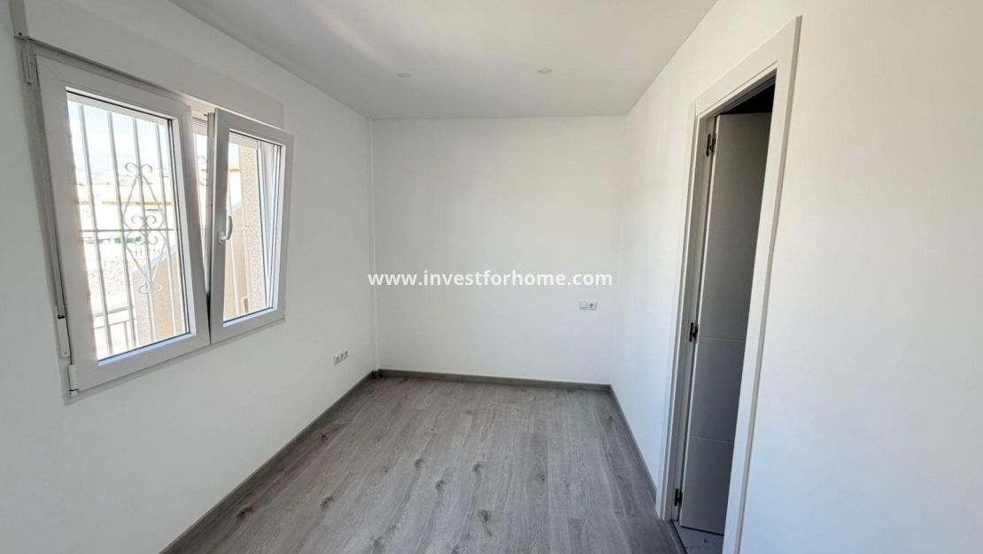 Sale - Villa - Torrevieja - Cabo Cervera