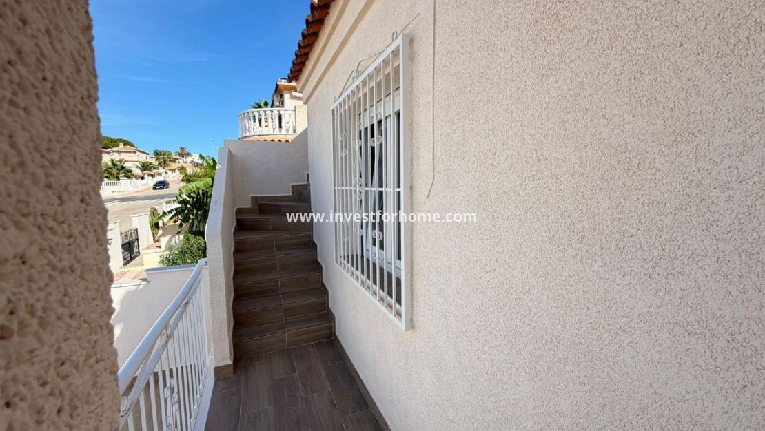 Sale - Villa - Torrevieja - Cabo Cervera