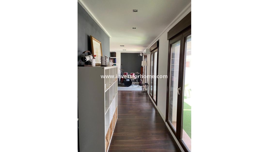 Sale - Villa - Torrevieja - Centro - Muelle Pesquero