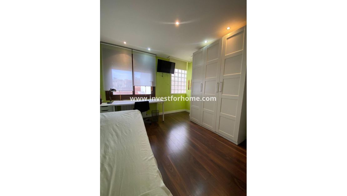 Sale - Villa - Torrevieja - Centro - Muelle Pesquero