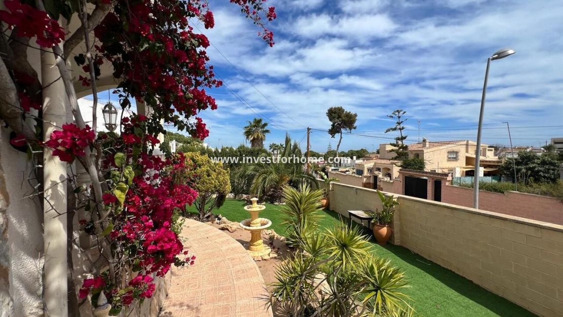 Sale - Villa - Torrevieja - Costa Blanca