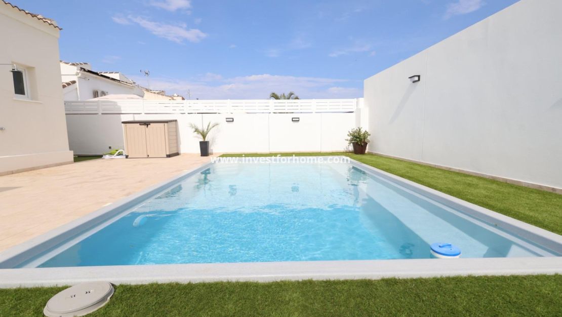 Sale - Villa - Torrevieja - Costa Blanca