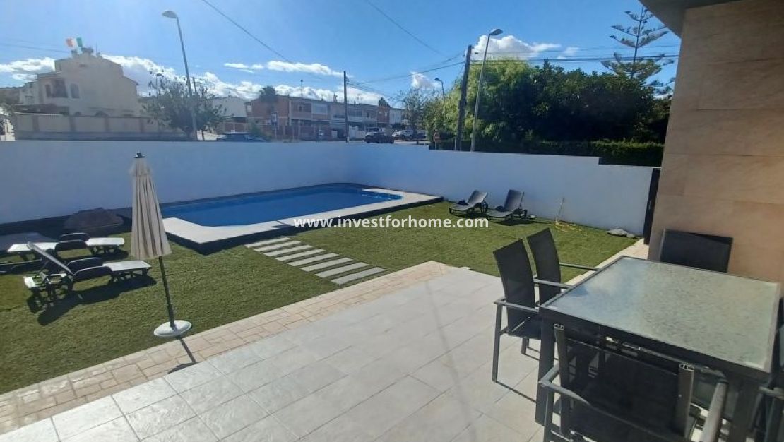 Sale - Villa - Torrevieja - Costa Blanca