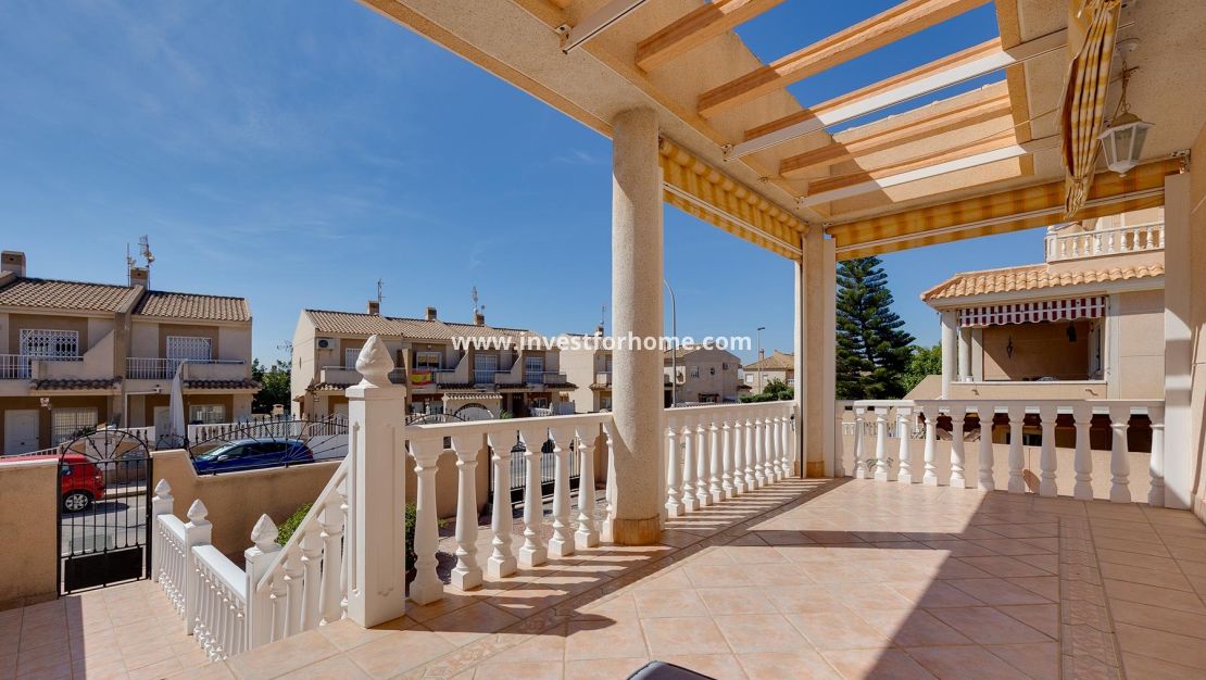 Sale - Villa - Torrevieja - Costa Blanca